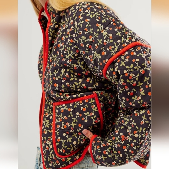 Women's Cropped Puffer Quilted Floral Print Lightweight Jacket - Picture 2 of 8